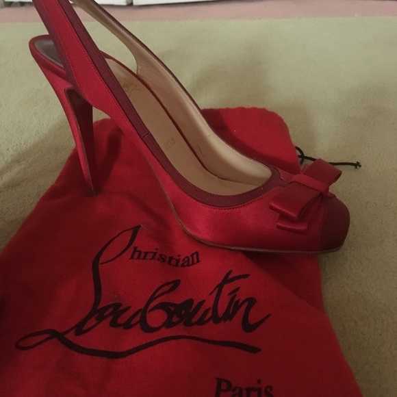 Red satin Louboutin bow-tie stilettos. - Picture 5 of 6